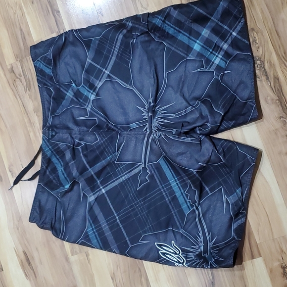 O'Niell men's tropical boardshorts - Picture 5 of 10